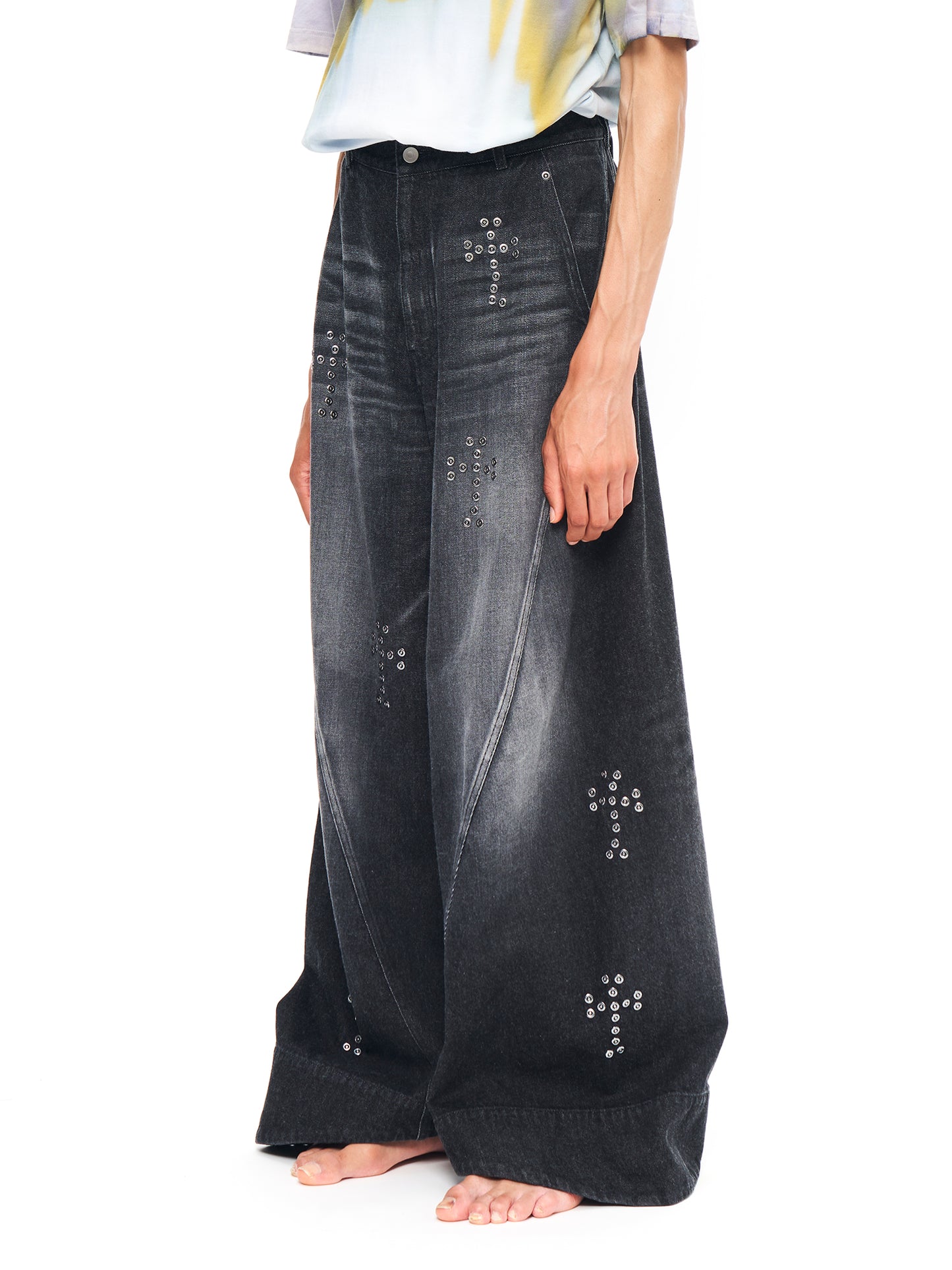 BAGGY TWISTED JEANS WITH CROSS RIVET BLACK