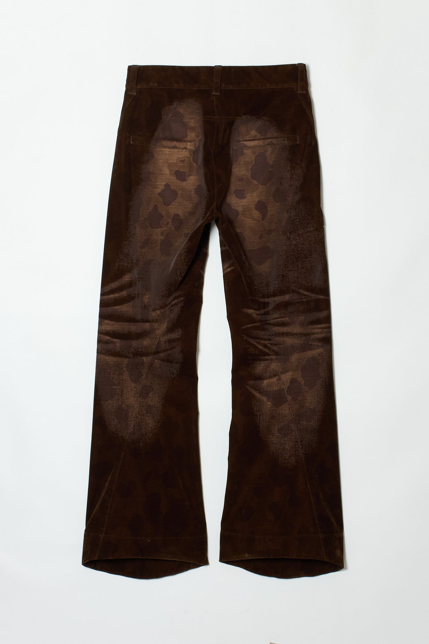 FLOCK CAMOUFLAGE TWISTED FLARED PANTS BROWN